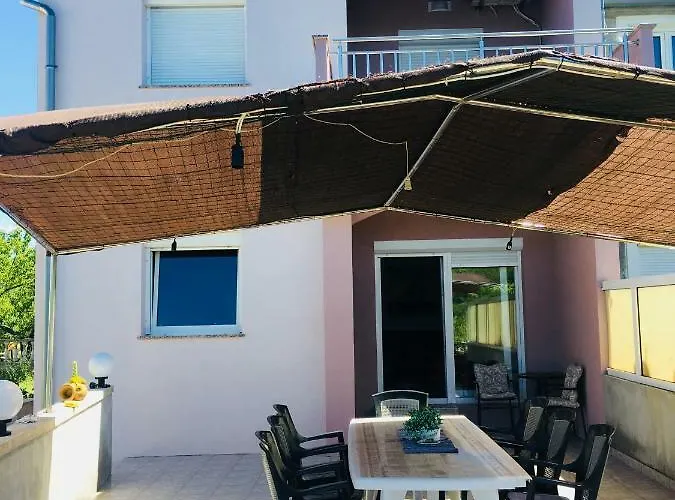 Dama Апартаменты Обровац